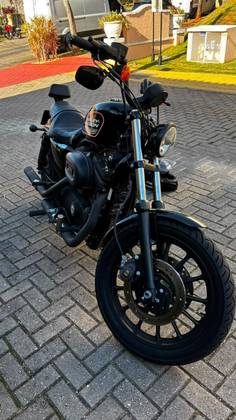 HARLEY-DAVIDSON SPORTSTER XL 883 R 